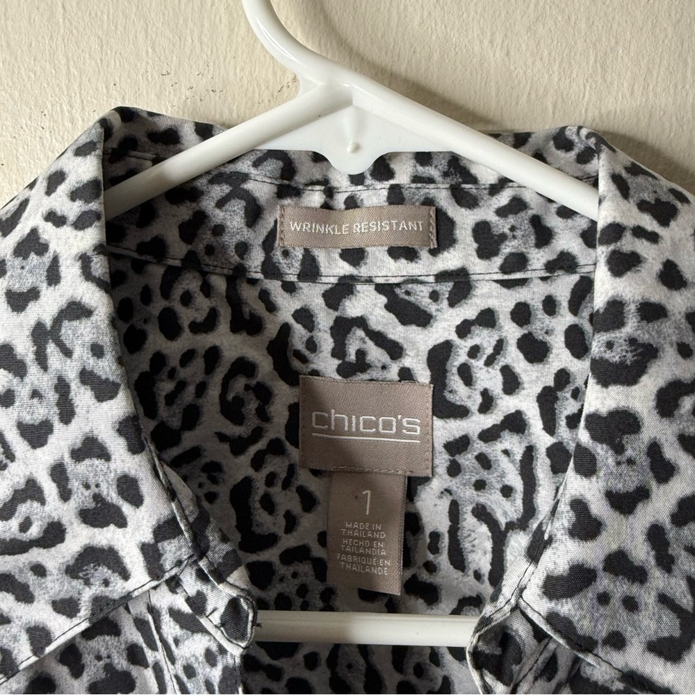 Chicos Wrinkle Resistant Gray Leopard Button Fron… - image 3